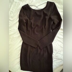 Form fitting cocktail dress by GUESS. It’s fully black with a snake print